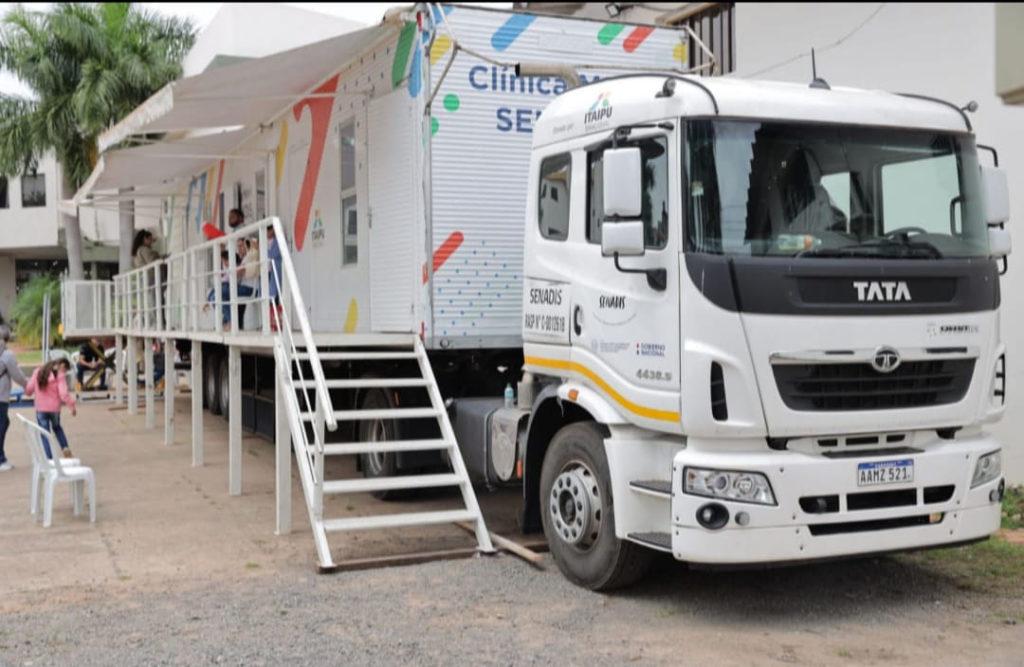 Clínica móvil transforma la atención a personas con discapacidad en todo el país