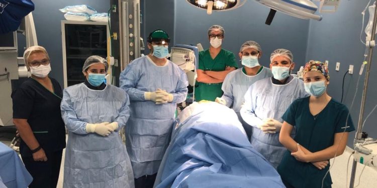 Un paciente de 93 años experimentó con éxito una cirugía correctiva de fractura cervical Un paciente de 93 años experimentó con éxito una cirugía correctiva de fractura cervical