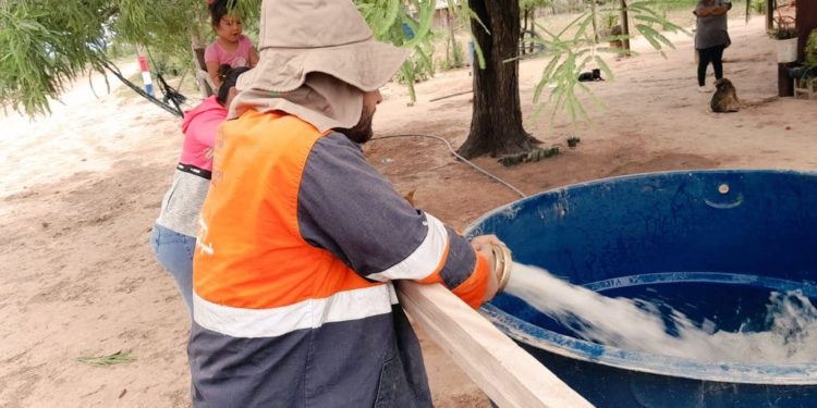 220.000 litros de agua potable llegan a comunidades indígenas del Chaco 220.000 litros de agua potable llegan a comunidades indígenas del Chaco