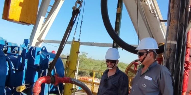 Gobernador de Boquerón visitó planta de perforación de hidrocarburos