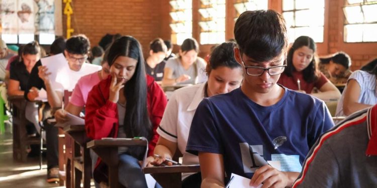 Proceso de becas con irregularidades y falta de transparencia generan indignación