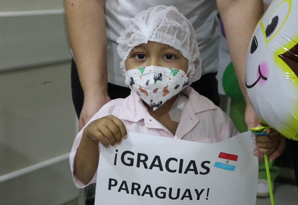 Ministra de Salud destacó la contribución de Paraguay en el tratamiento exitoso de un niño salvadoreño con inmunodeficiencia congénita