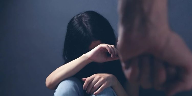 Mujer fue agredida por su pareja en Villa Hayes y el supuesto agresor huyó tras el ataque