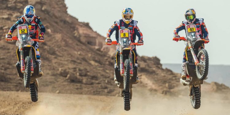 Tenaz lucha en la categoría motos buscando la gloria en el Rally Dakar 2024