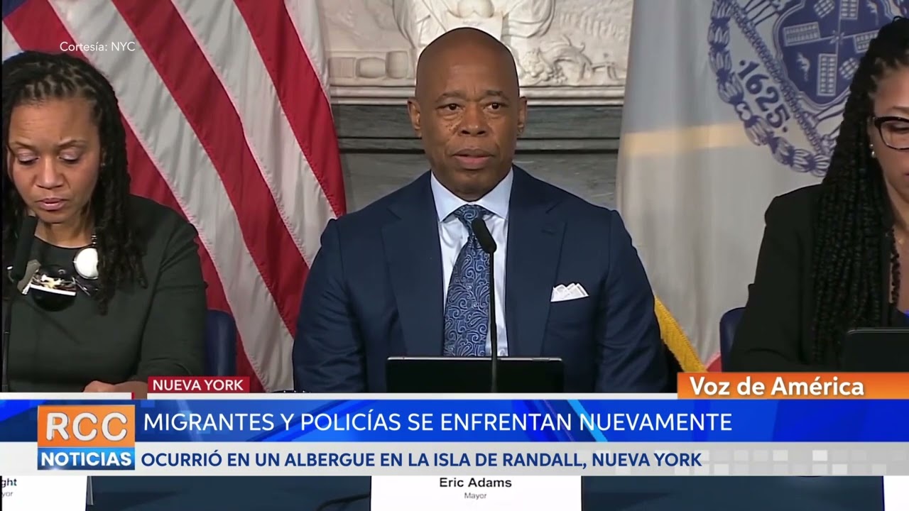 Nueva pelea entre migrantes y policías en Nueva York