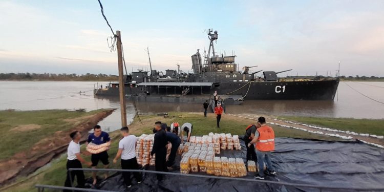 Zarpó buque con ayuda humanitaria para Bahía Negra
