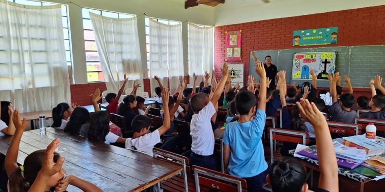 Promoviendo principios y valores en la educación a través de Campaña al Aire Libre Paraguay