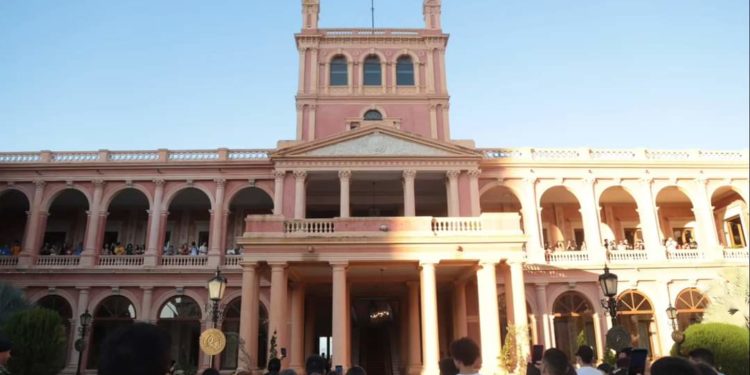 Instan a visitar sitios históricos en el marco de la «Semana de la Democracia»