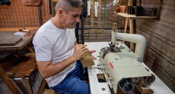 ¡Oportunidad para la reinserción! PPL vende sus artículos de cuero en el Cereso de Encarnación ¡Oportunidad para la reinserción! PPL vende sus artículos de cuero en el Cereso de Encarnación