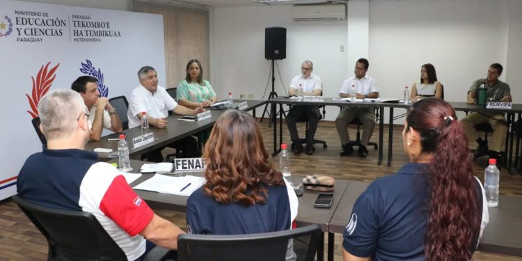 Ministro de Educación promueve la participación activa en la Mesa Técnica de Padres