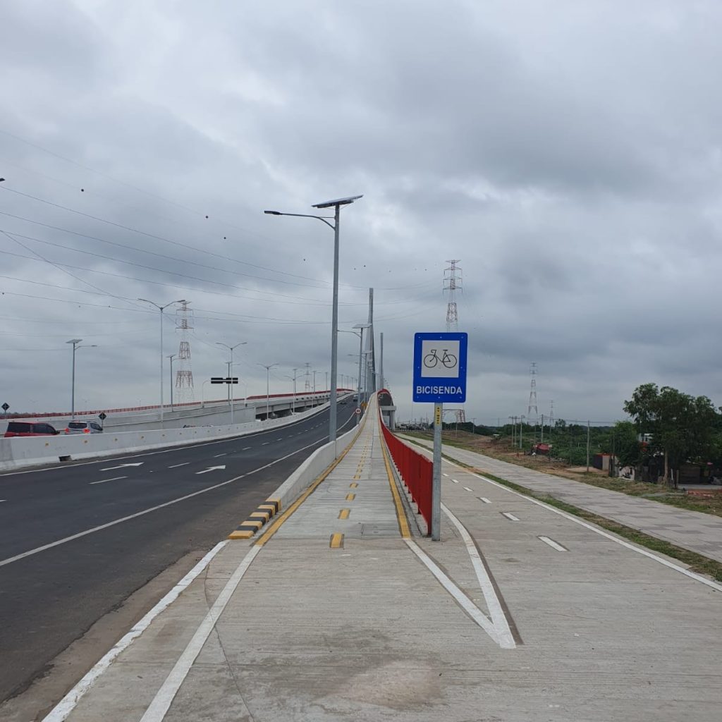 Patrulla Caminera advierte sobre las multas por estacionar en el nuevo puente.