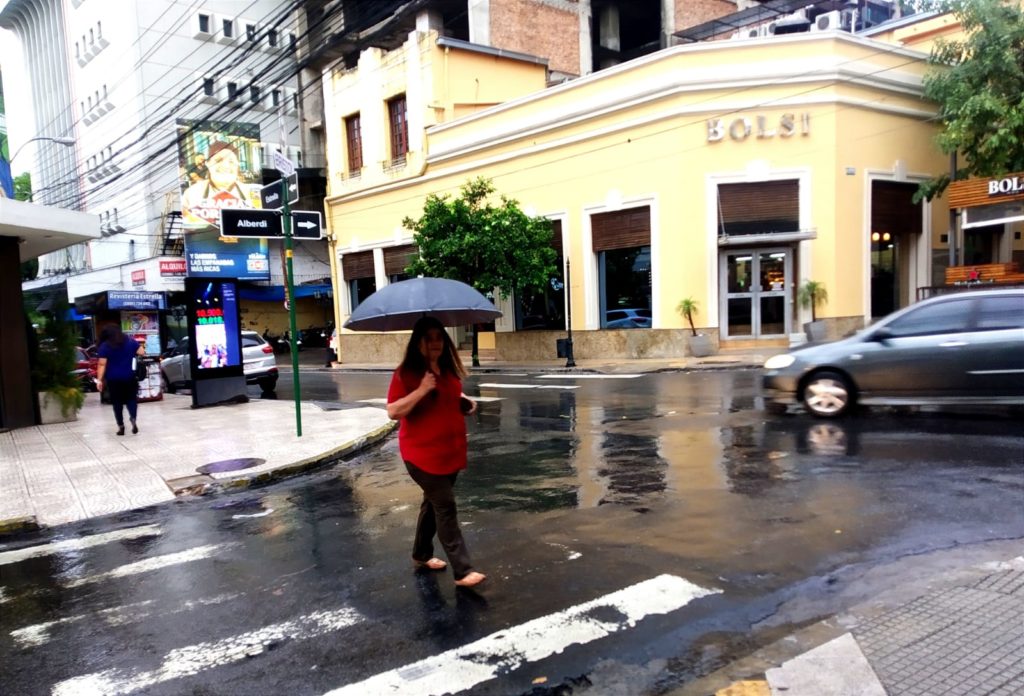 Jornada calurosa con lluvias y tormentas ocasionales
