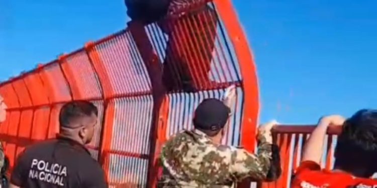 Logran impedir que un joven se quite la vida en el Puente Héroes del Chaco