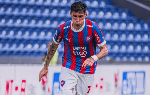 Con el retorno de Enzo Giménez, Manolo tendría el once titular para enfrentar a Colo Colo