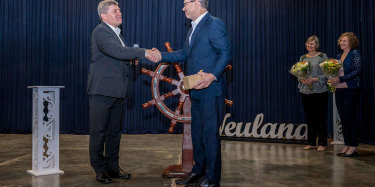 Traspaso de presidencia en Cooperativa Mult. Neuland Ltda. y Asociación Colonia Neuland