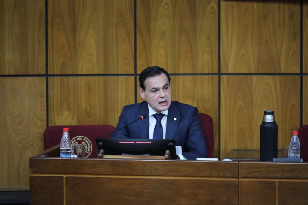 Paraguay reestructura su diplomacia: Cierre de embajadas en cinco países.