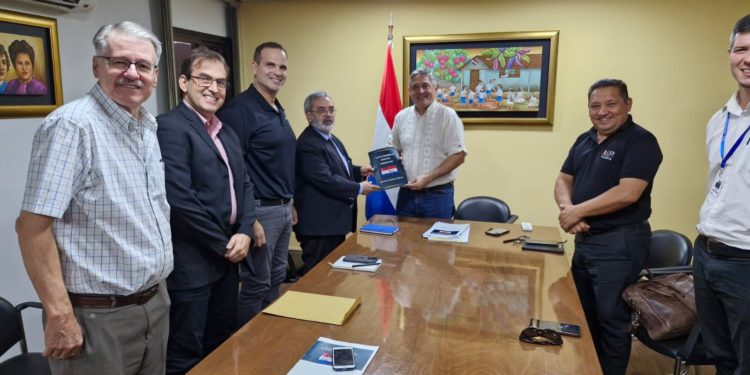 Ministro de Educación recibe la propuesta que aborda el Plan Nacional de Desarrollo Educativo 2040