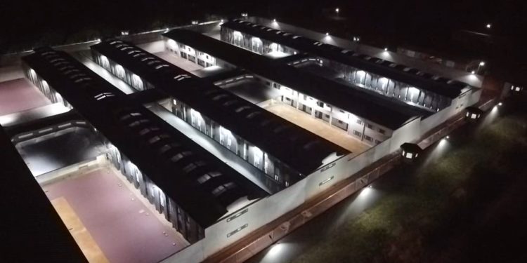 Nuevas penitenciarías deben contar con agentes penitenciarios mejor preparados y pagados.