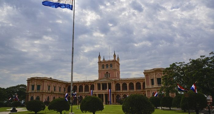 Feriado con persistencia de lluvias