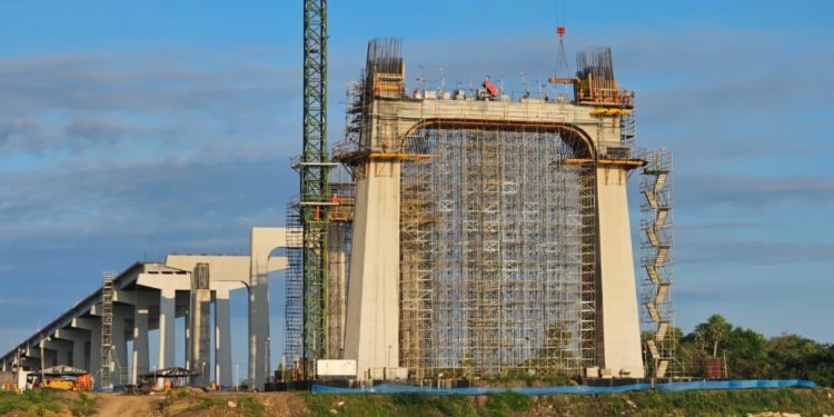 Avanza a paso firme la construcción del puente de la Ruta Bioceánica