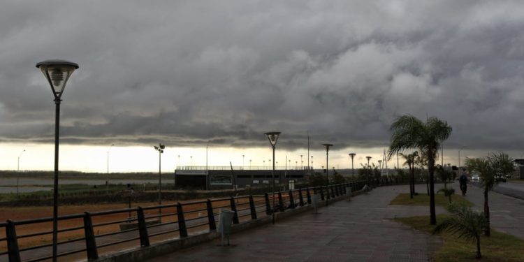 Sábado con cielo cubierto y lluvias dispersas en varios puntos del país Sábado con cielo cubierto y lluvias dispersas en varios puntos del país