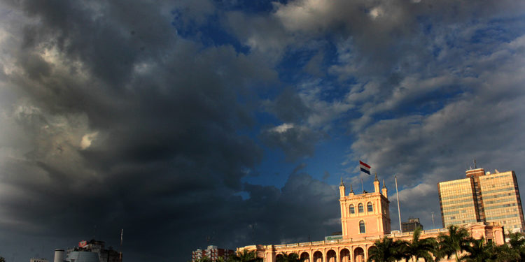 Viernes fresco a cálido Viernes fresco a cálido