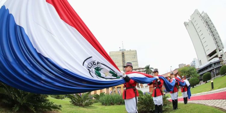 Fiestas Patrias: jornada de conmemoración arrancó con izamiento del Pabellón Nacional