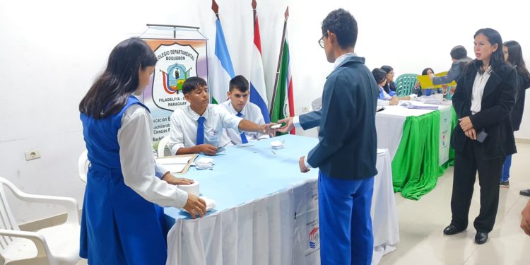 Estudiantes del Colegio Departamental se involucran en la gestión estudiantil tras elecciones democráticas