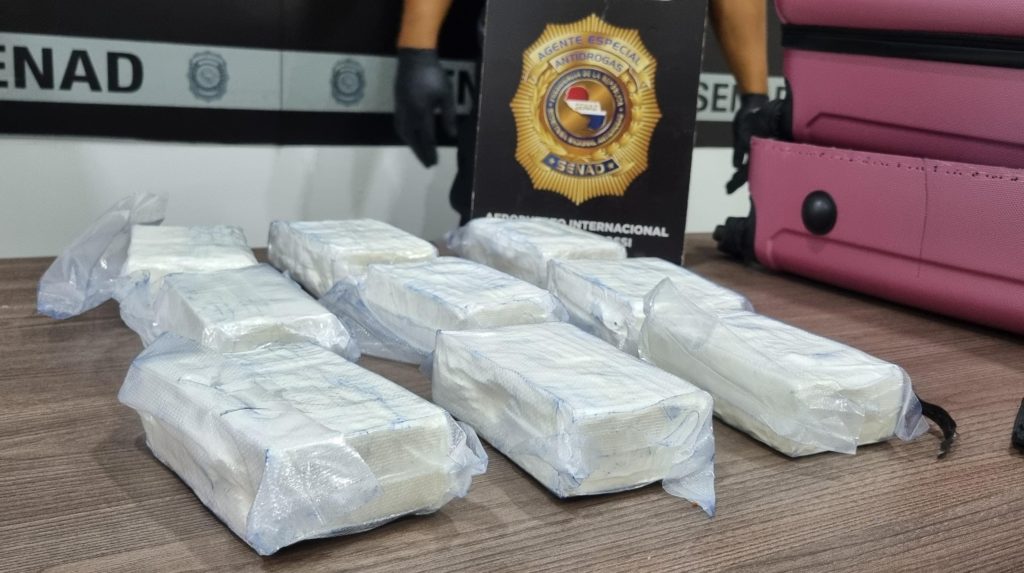 SENAD frustra intento de envío de cocaína en el Aeropuerto Silvio Pettirossi y detiene a dos implicados