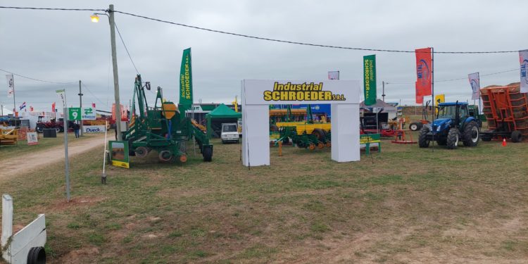 Industrial Schroeder S.R.L destaca su trayectoria y maquinaria de alta calidad en la Expo Pioneros
