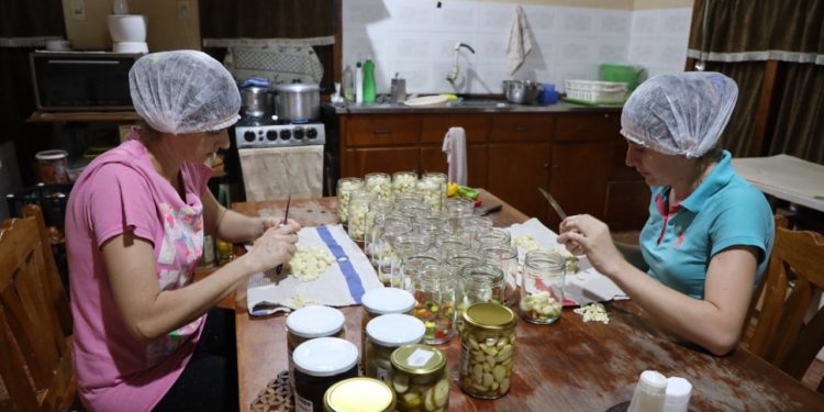 Ya no derraman la leche, incluso envasan productos alimenticios como el ajo Ya no derraman la leche, incluso envasan productos alimenticios como el ajo