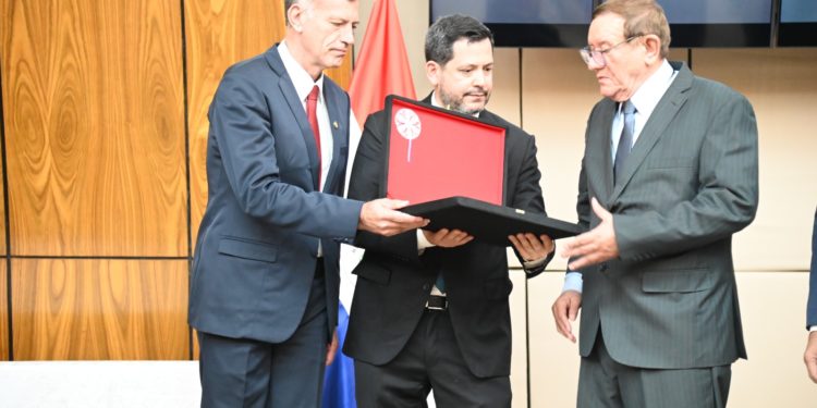 Diputados rindió homenaje a líder cooperativista Agustín Konrad