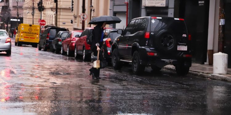 Jueves con lluvias y tormentas