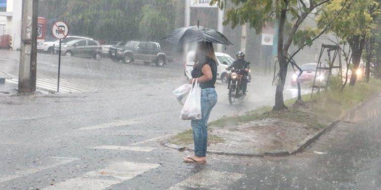 Persisten las lluvias y probabilidad de tormentas eléctricas para este viernes