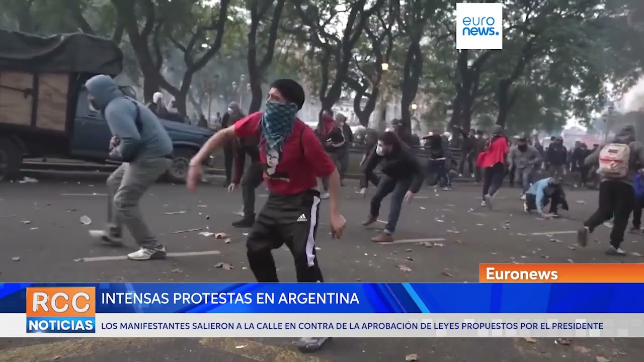Protestas por la aprobación de leyes del presidente Javier Milei en Argentina