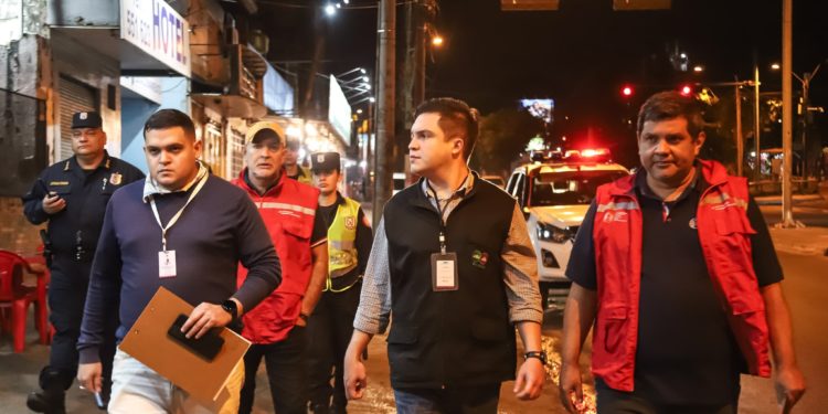 Intervención conjunta en Estación de Buses de Asunción: Protección a adolescente y detención de sospechosos Intervención conjunta en Estación de Buses de Asunción: Protección a adolescente y detención de sospechosos