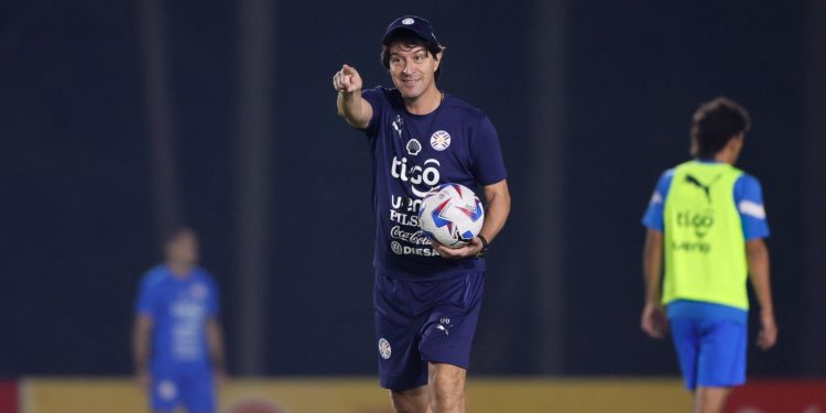 El recorrido de Daniel Garnero con la Albirroja refleja números negativos