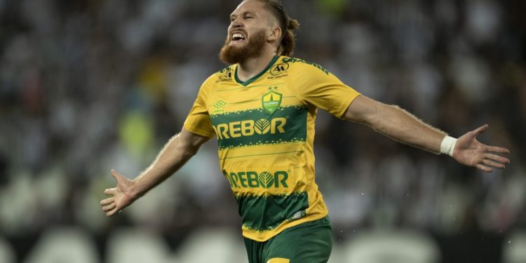 Isidro Pitta convirtió un golazo en la goleada del Cuiabá sobre Fortaleza en el Brasileirão