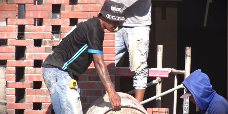 Construcción del Hotel Florida genera unos 200 puestos de trabajos para locales