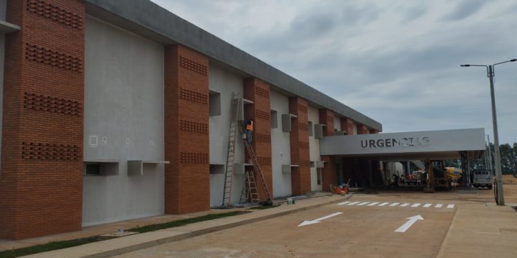 Gran Hospital de Coronel Oviedo entra en fase final con avance del 92%