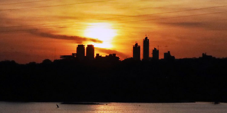 Predominio de ambiente cálido a caluroso durante la semana Predominio de ambiente cálido a caluroso durante la semana