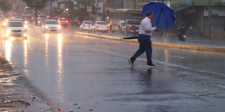 Lunes con lloviznas y temperaturas cálidas a frescas Lunes con lloviznas y temperaturas cálidas a frescas