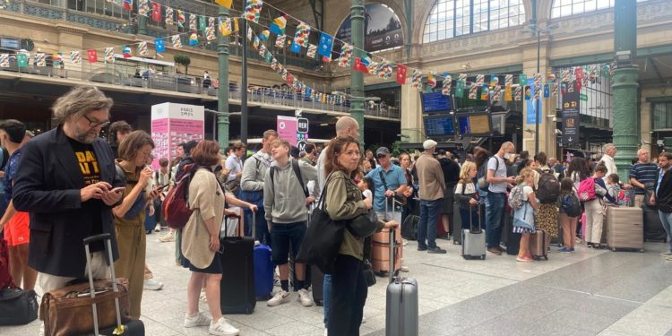 Ataque masivo paraliza la red de alta velocidad francesa y afecta a 800.000 viajeros