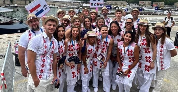 La Delegación Paraguaya brilló en el atardecer del Río Sena en París