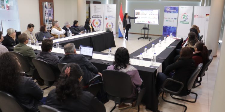 Comitiva internacional visitó FECOPROD para fortalecer la cadena láctea