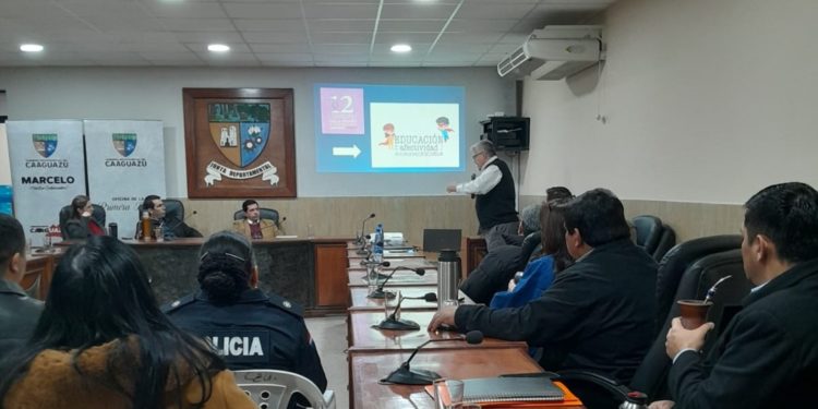 Gobernador de Caaguazú, autoridades y padres avanzan en la socialización del Programa de Educación en Afectividad y Sexualidad en Escuelas