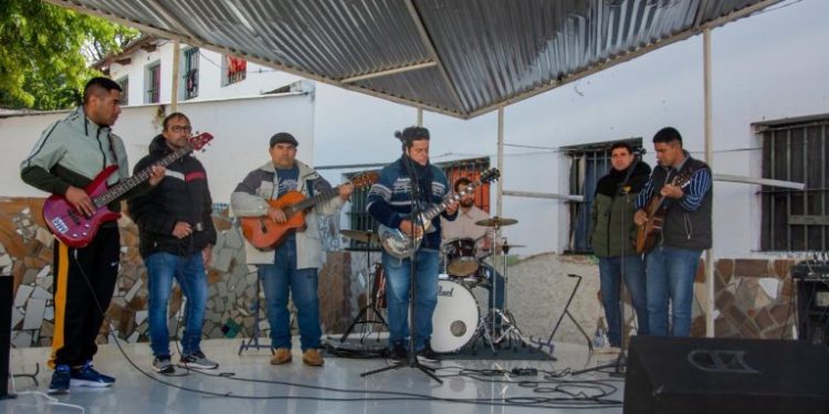 «Jóvenes Unidos» Recibe apoyo crucial de REMAR con instrumentos musicales para impulsar la reinserción social «Jóvenes Unidos» Recibe apoyo crucial de REMAR con instrumentos musicales para impulsar la reinserción social
