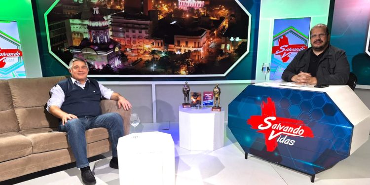 Ministro Educación, Luis Ramírez, discutirá temas claves en “Salvando Vidas” este domingo