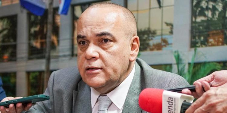 Basilio Núñez defiende ley para transparencia y control de ONGs en Paraguay Basilio Núñez defiende ley para transparencia y control de ONGs en Paraguay