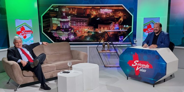 El Ministro del Interior, Enrique Riera será el invitado en el programa Salvando Vidas El Ministro del Interior, Enrique Riera será el invitado en el programa Salvando Vidas